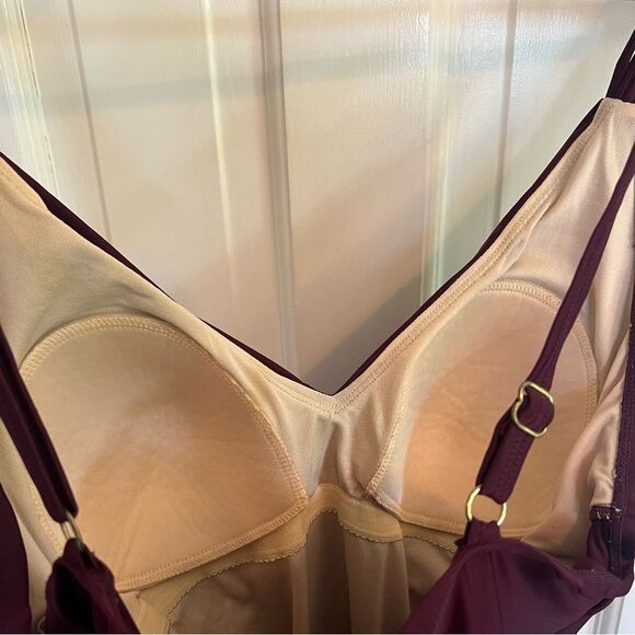 Merona Women's One Piece Swimsuit - Burgundy - Picture 6 of 10